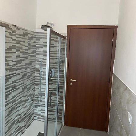 Cozy Lake Como Apartments Valmadrera Buitenkant foto