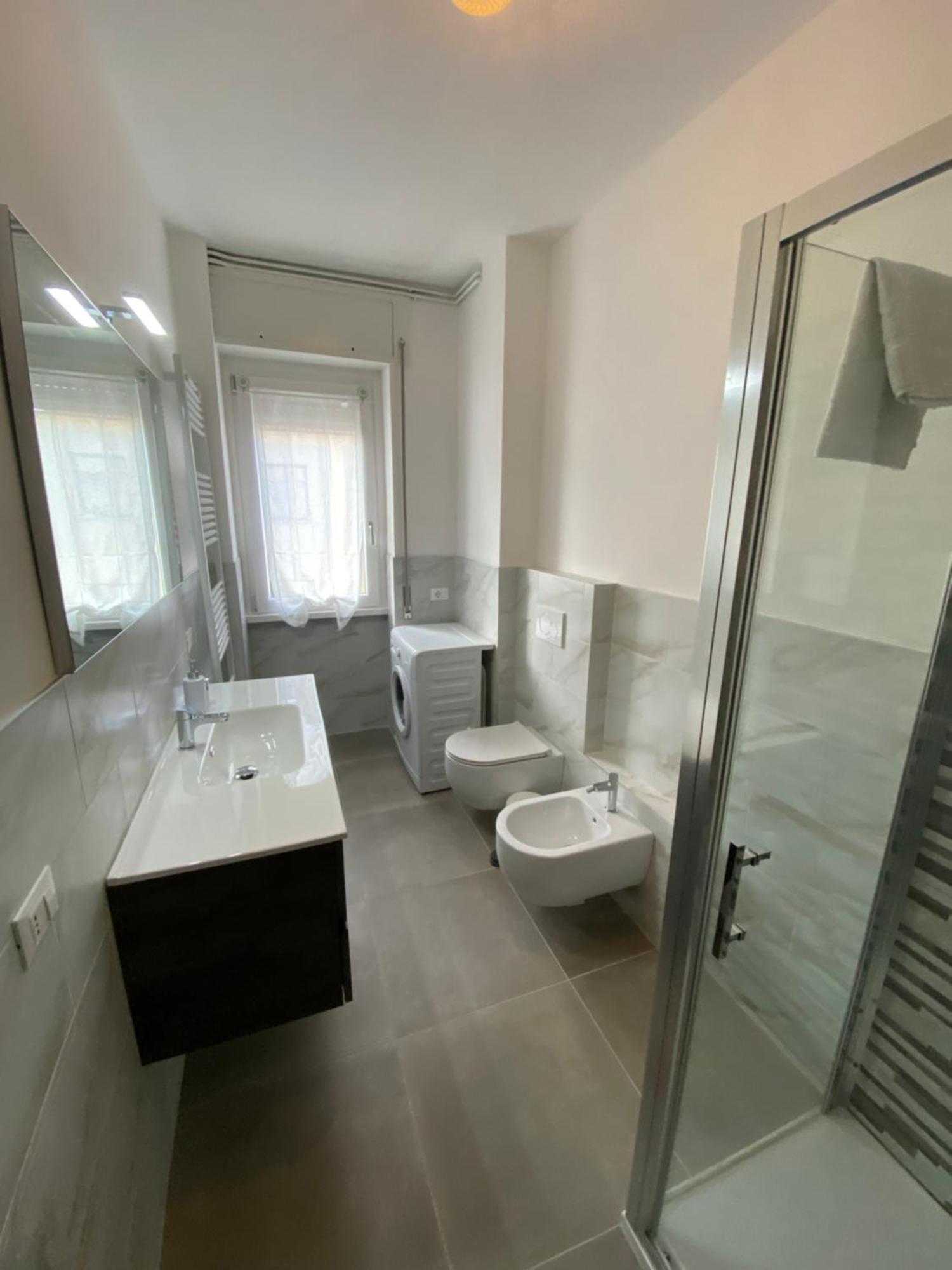 Cozy Lake Como Apartments Valmadrera Buitenkant foto