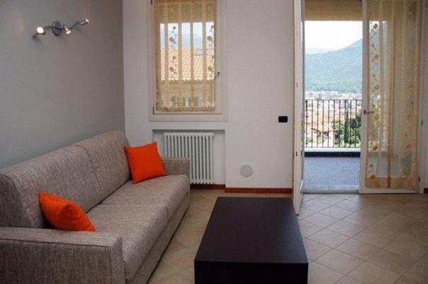 Cozy Lake Como Apartments Valmadrera Buitenkant foto