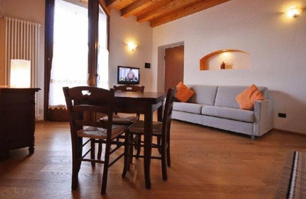 Cozy Lake Como Apartments Valmadrera Buitenkant foto